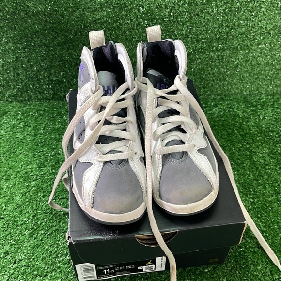 Air Jordan 7 Retro Toddler Shoes - Size 11C, White & Varsity Purple - Picture 2 of 10